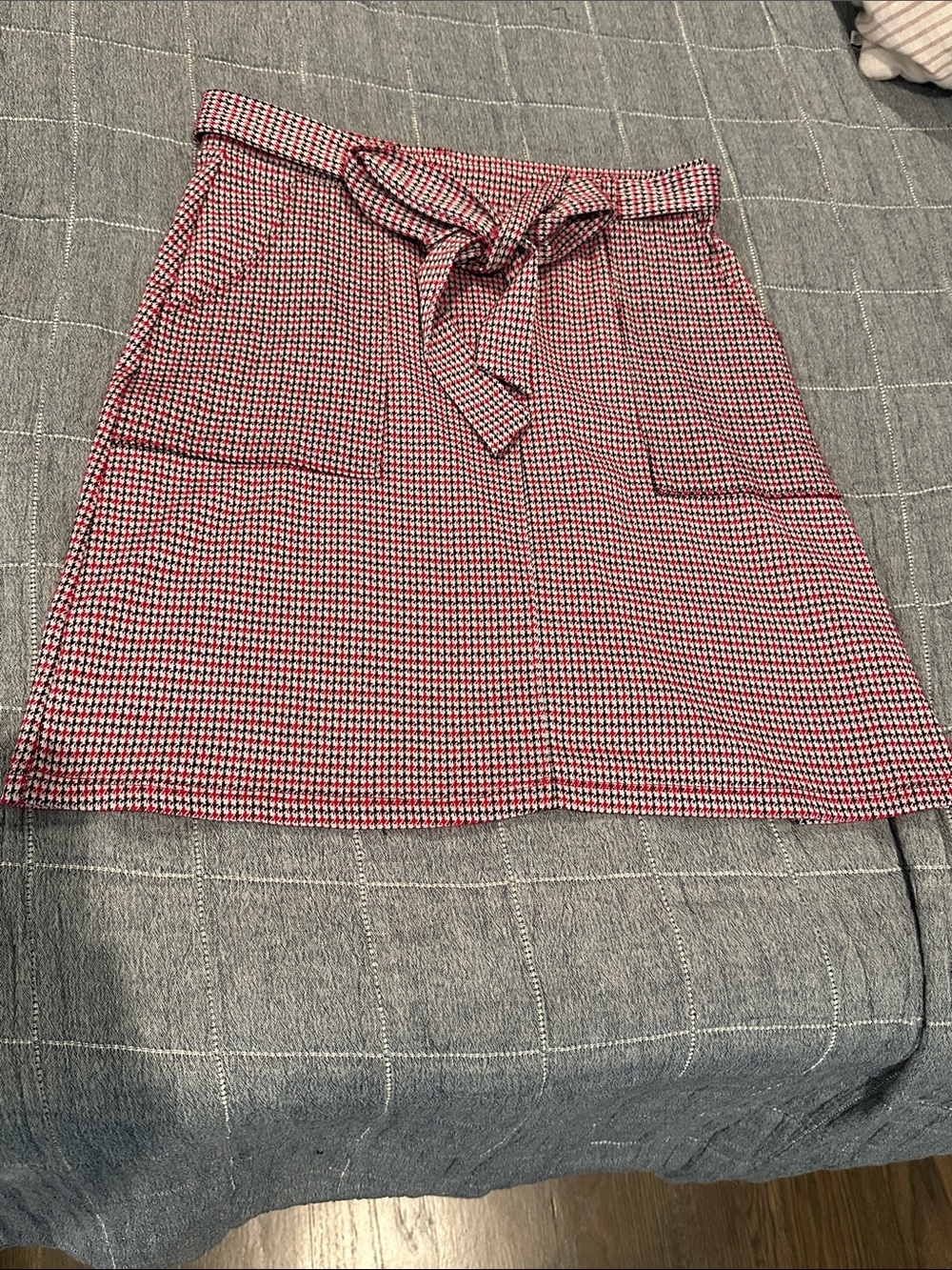 Red and White Houndstooth Tie-Waist Skirt by Gilli